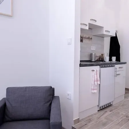 Апартаменты Brand New With Aircon In The Center