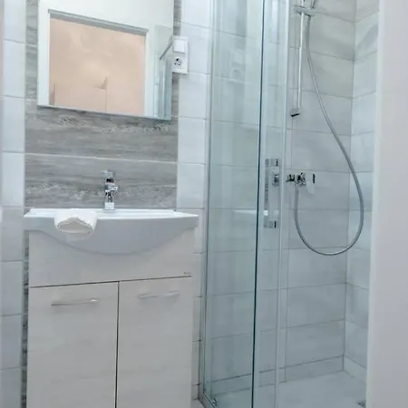 Appartement Brand New With Aircon In The Center *