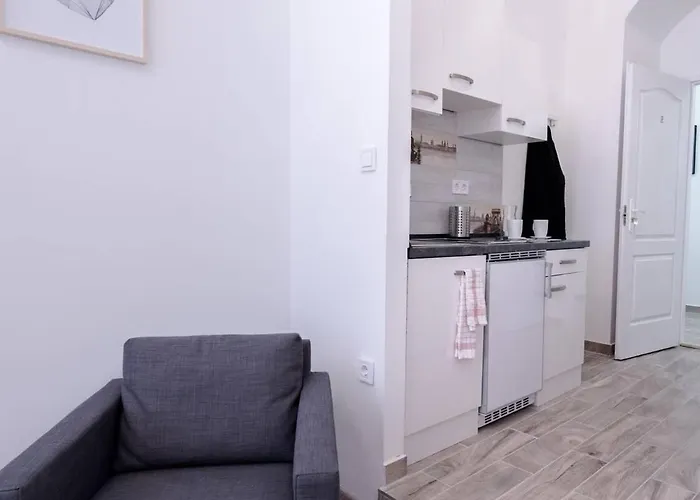 Appartement Brand New With Aircon In The Center