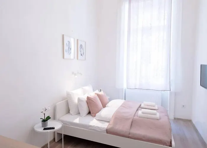Brand New With Aircon In The Center * Budapest